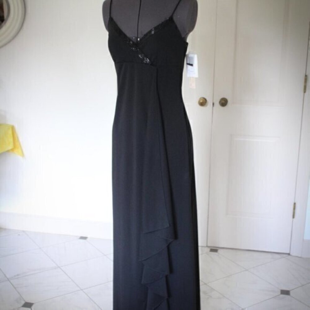 NWT Delaru dress Gown size 7 Black designer gown